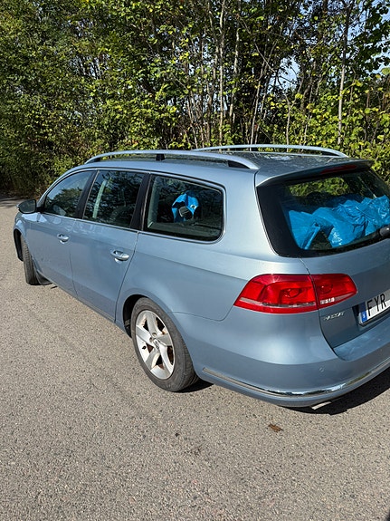 Volkswagen Passat 2 of 6
