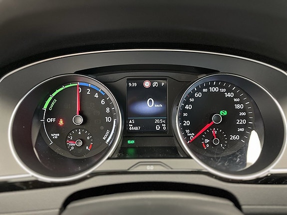 Volkswagen Passat 14 of 18