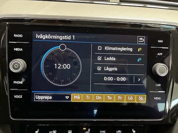 Volkswagen Passat 16 of 18