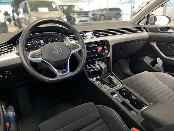 Volkswagen Passat 13 of 18