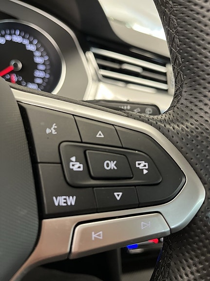 Volkswagen Passat 9 of 18