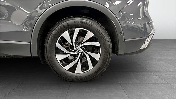 Volkswagen Tiguan 6 of 12