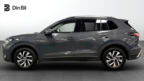 Volkswagen Tiguan 2 of 12