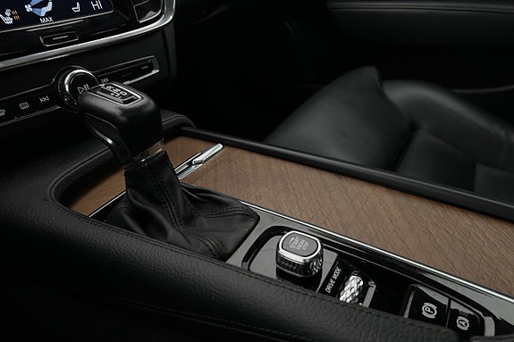 Volvo S90 27 of 30