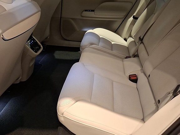 Volvo ES90 13 of 16