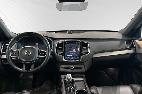 Volvo XC90 11 of 30