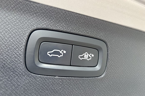 Volvo XC90 18 of 26