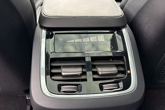 Volvo XC90 14 of 26