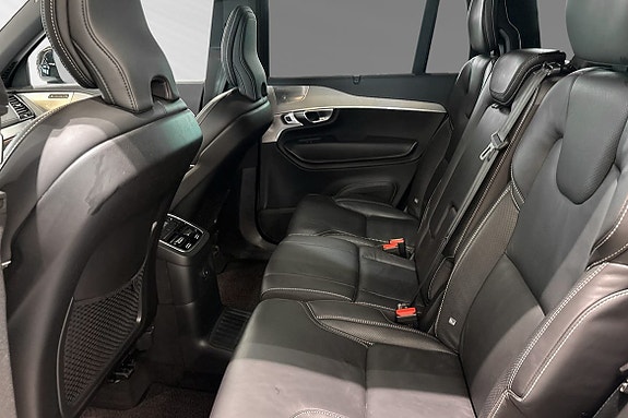 Volvo XC90 10 of 30