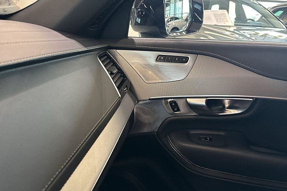 Volvo XC90 18 of 30
