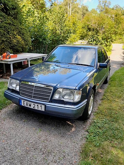 Mercedes-Benz E220 6 of 7