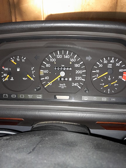 Mercedes-Benz E220 3 of 7