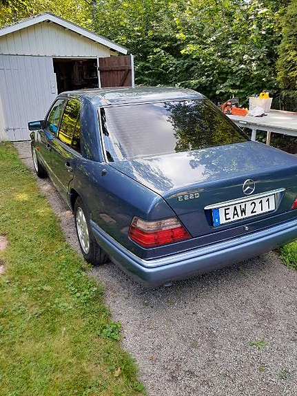 Mercedes-Benz E220 5 of 7