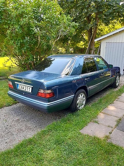 Mercedes-Benz E220 7 of 7