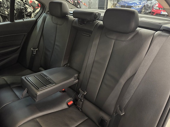 BMW 320d 10 of 16