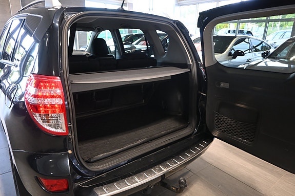 Toyota RAV4 16 of 26