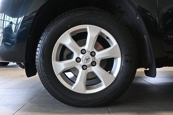 Toyota RAV4 6 of 26