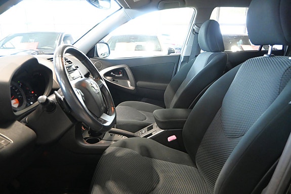 Toyota RAV4 8 of 26