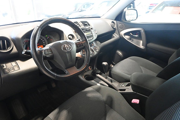 Toyota RAV4 7 of 26