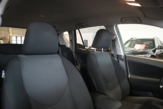 Toyota RAV4 12 of 26