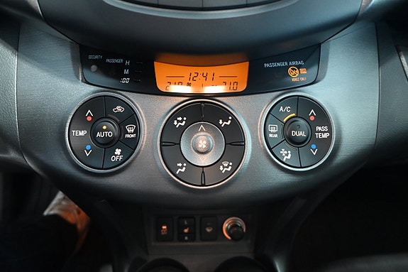 Toyota RAV4 21 of 26