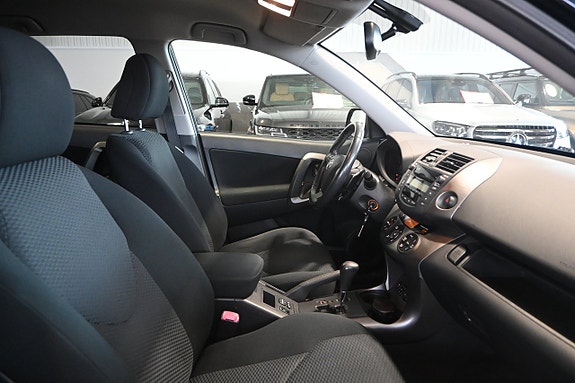 Toyota RAV4 11 of 26