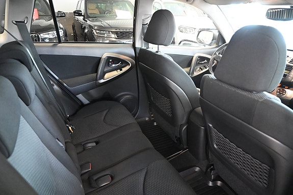 Toyota RAV4 13 of 26