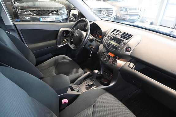 Toyota RAV4 10 of 26