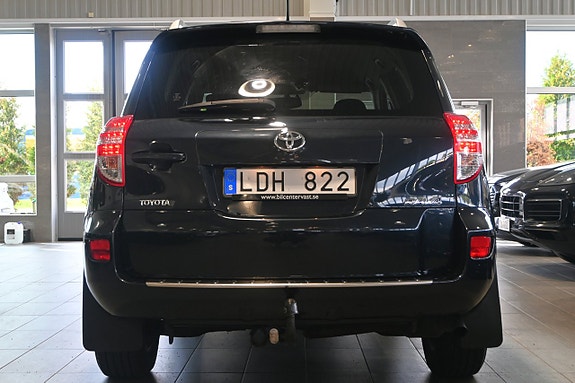 Toyota RAV4 4 of 26