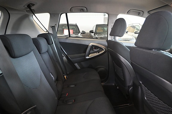 Toyota RAV4 14 of 26