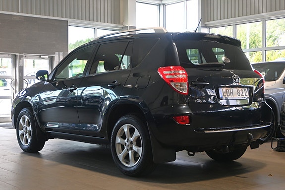 Toyota RAV4 3 of 26