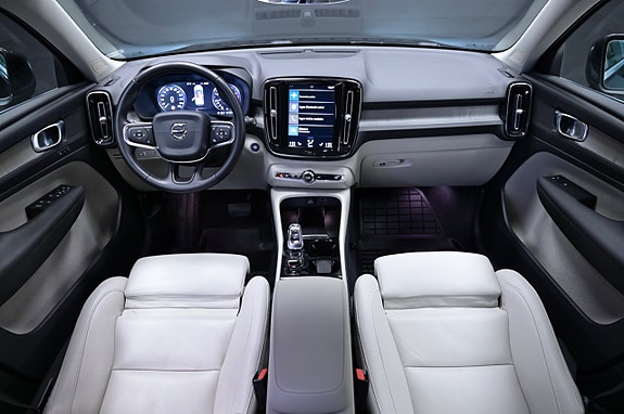 Volvo XC40 15 of 29