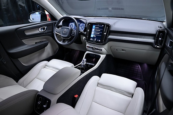 Volvo XC40 13 of 29