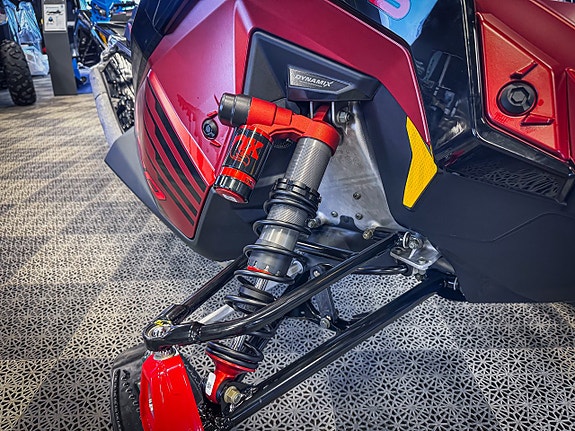Polaris 850 Indy VR1 Dynamix 137" 2 of 3