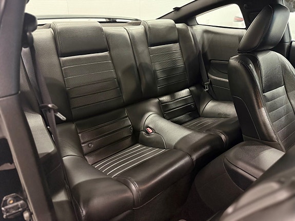 Ford Mustang 13 of 21