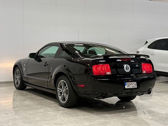 Ford Mustang 3 of 21