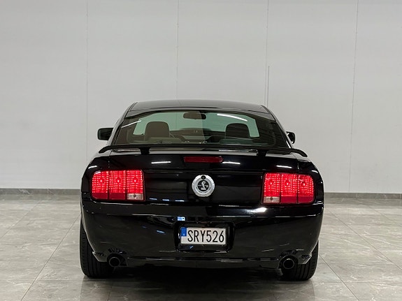 Ford Mustang 7 of 21