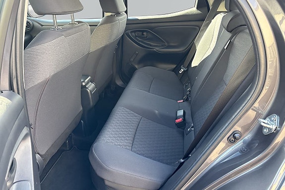 Toyota Yaris 12 of 20