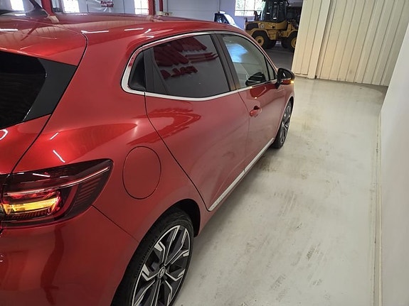 Renault Clio 6 of 10