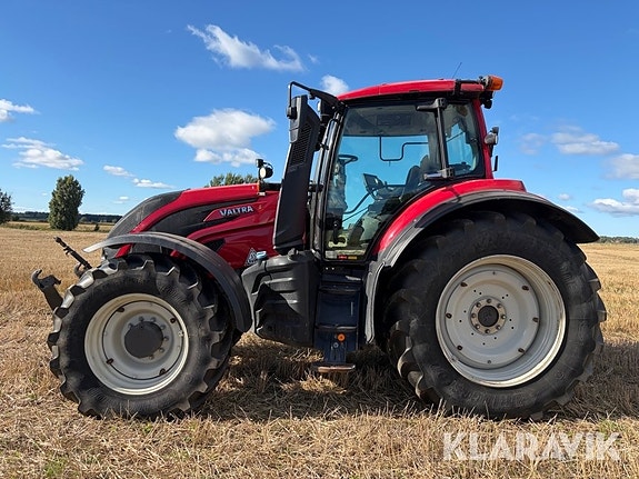 Traktor Valtra T174E TwinTrack med frontlyft 2 of 6
