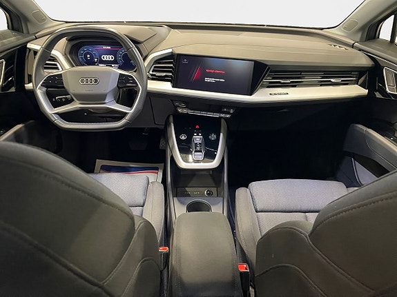 Audi Q4 e-tron 10 of 15
