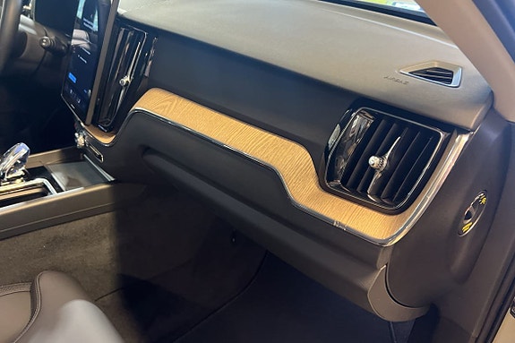 Volvo XC60 16 of 26