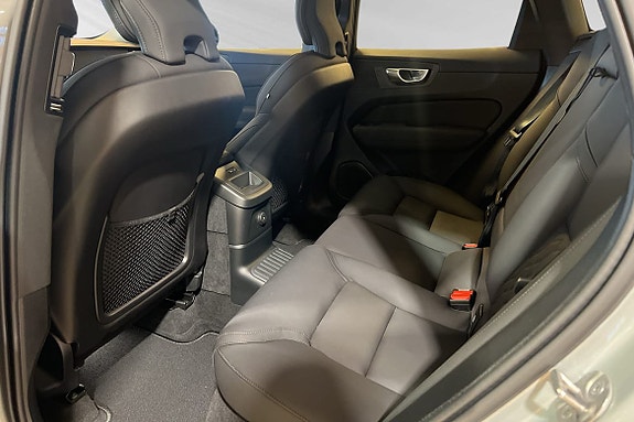 Volvo XC60 8 of 26