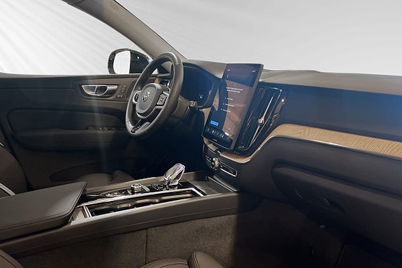 Volvo XC60 10 of 26