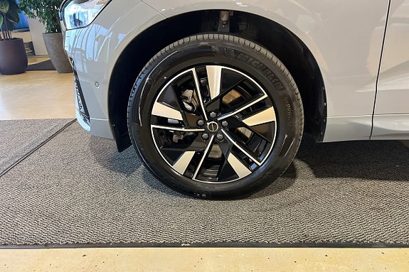 Volvo XC60 13 of 26