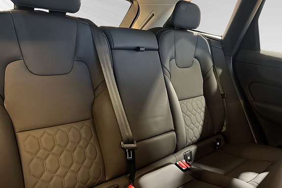 Volvo XC60 11 of 26