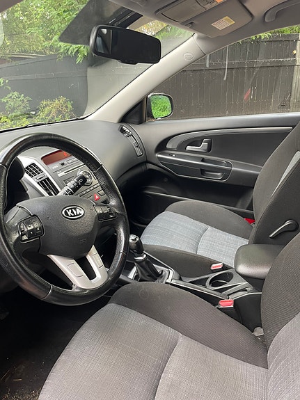 Kia Ceed 2 of 5