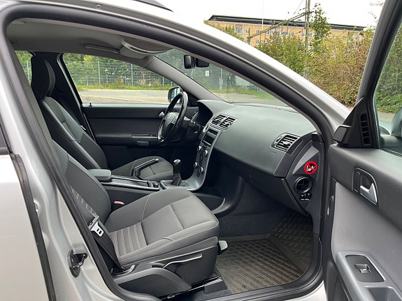 Volvo V50 6 of 11