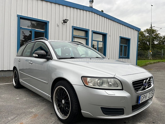 Volvo V50 3 of 11