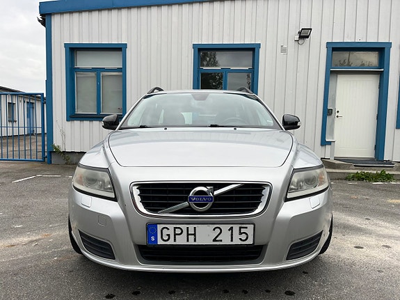 Volvo V50 2 of 11